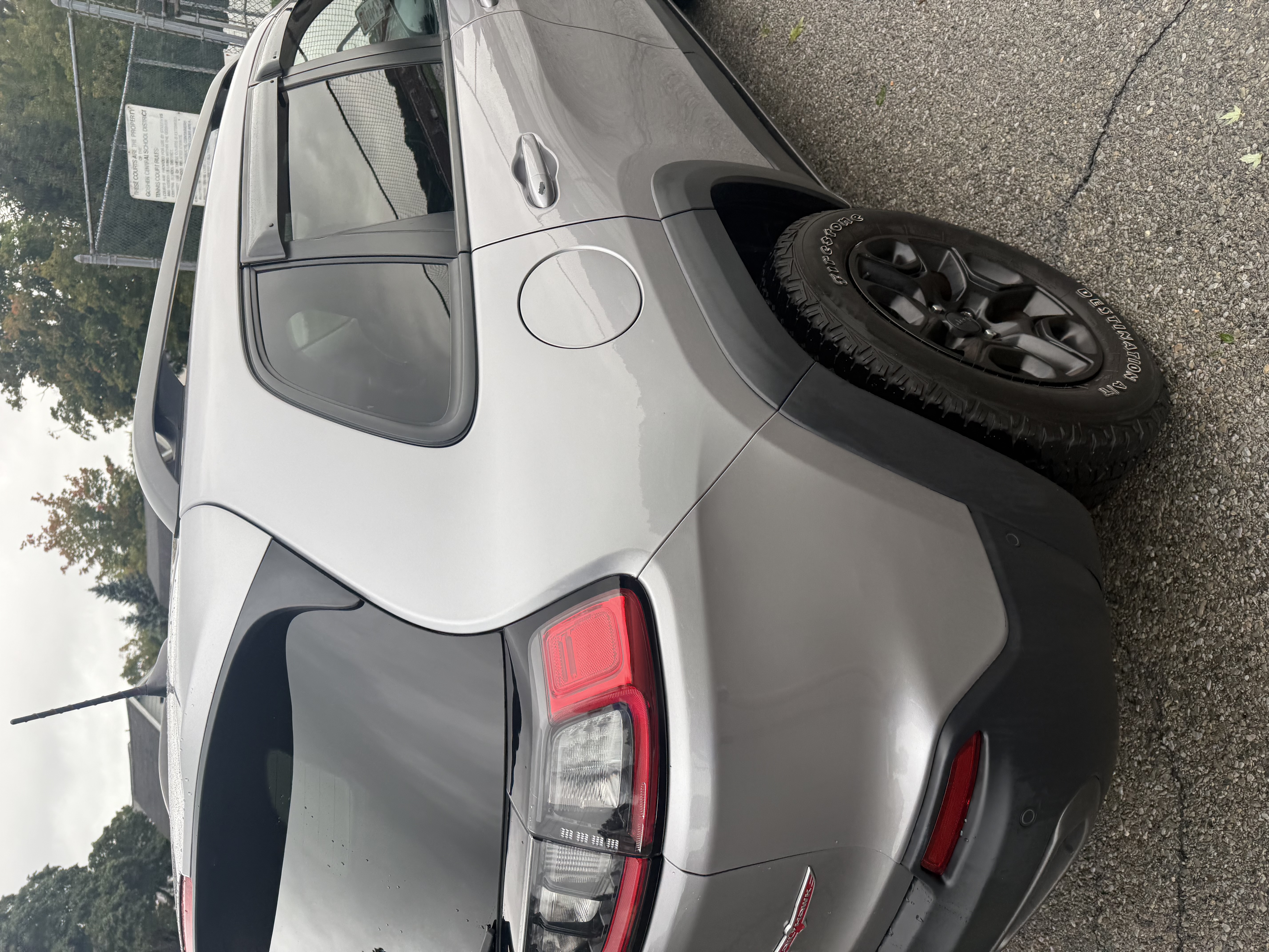 Used 2019 Jeep Cherokee Trailhawk AWD/4WD image 9