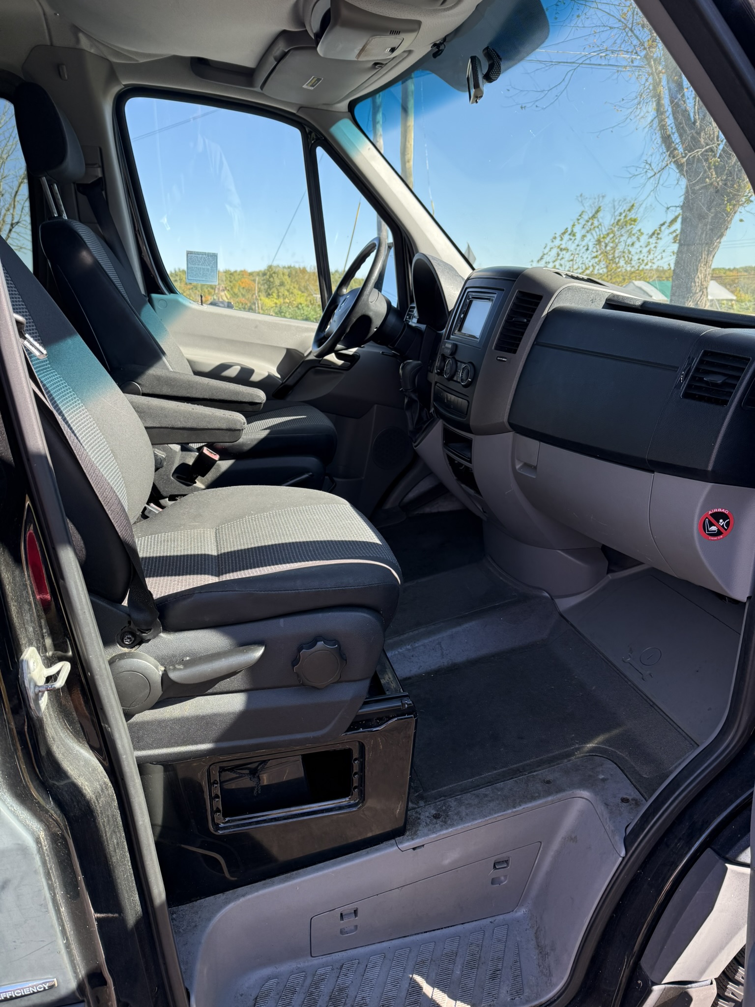 Used 2011 Mercedes-Benz Sprinter 2500 image 12