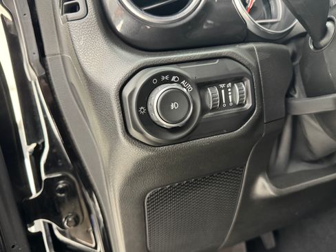 Used 2021 Jeep Wrangler Unlimited Rubicon w/ Trailer Tow Package image 11