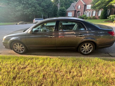 Used 2008 Toyota Avalon Limited FWD image 2