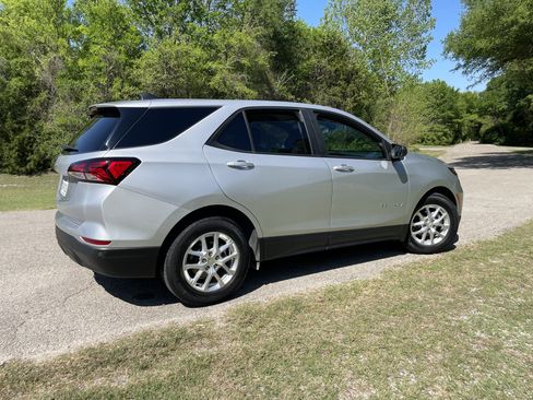Used 2022 Chevrolet Equinox LS image 6