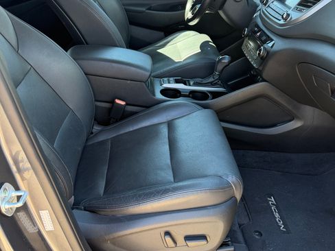 Used 2017 Hyundai Tucson Limited w/ Limited Ultimate Package 03 image 9