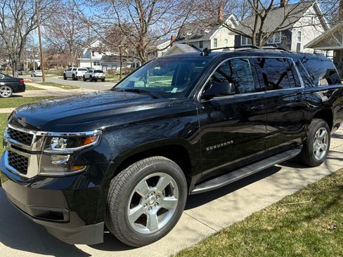 Used 2019 Chevrolet Suburban LT image 6