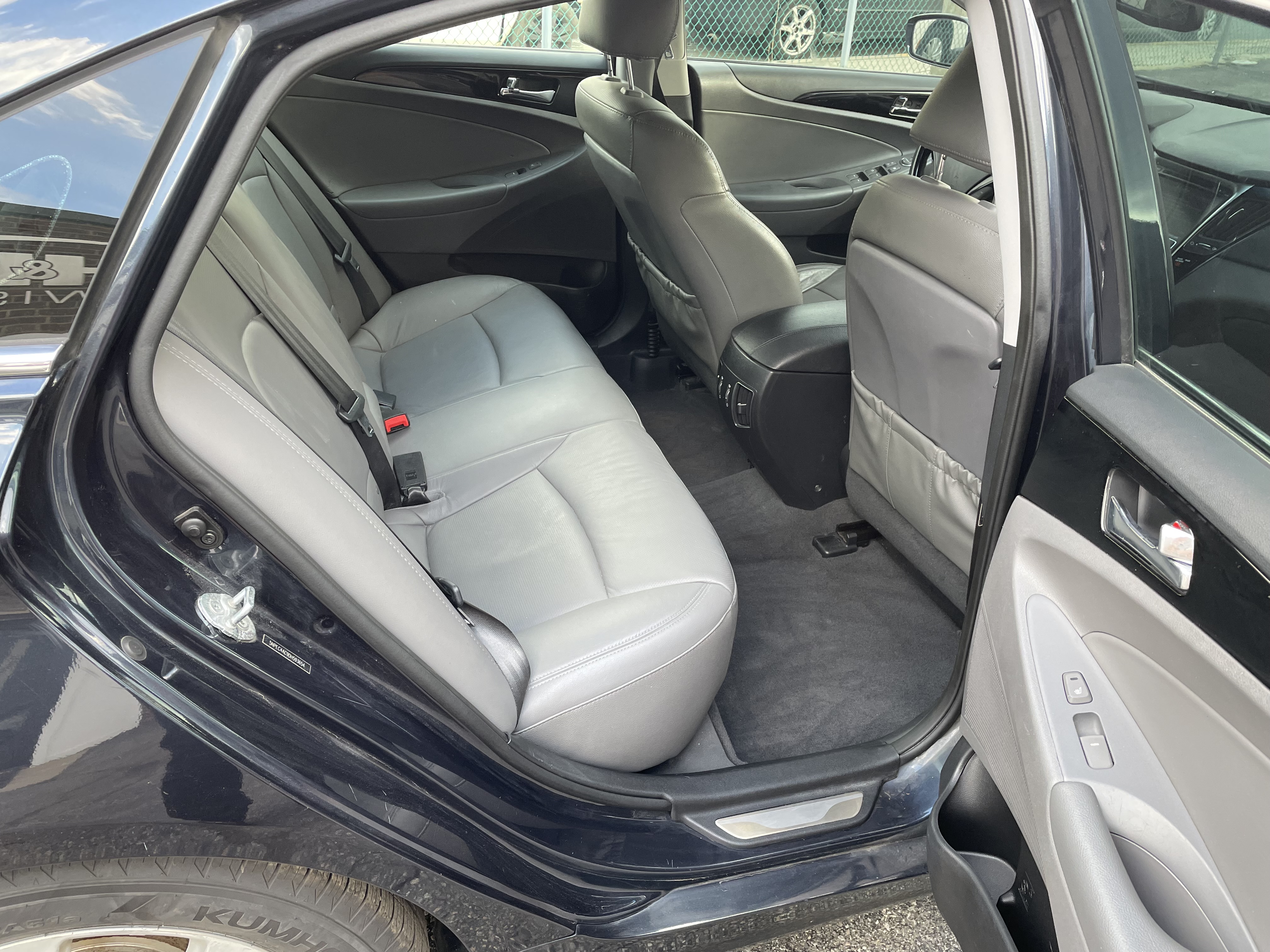 Used 2013 Hyundai Sonata Limited w/ Premium Pkg FWD image 9