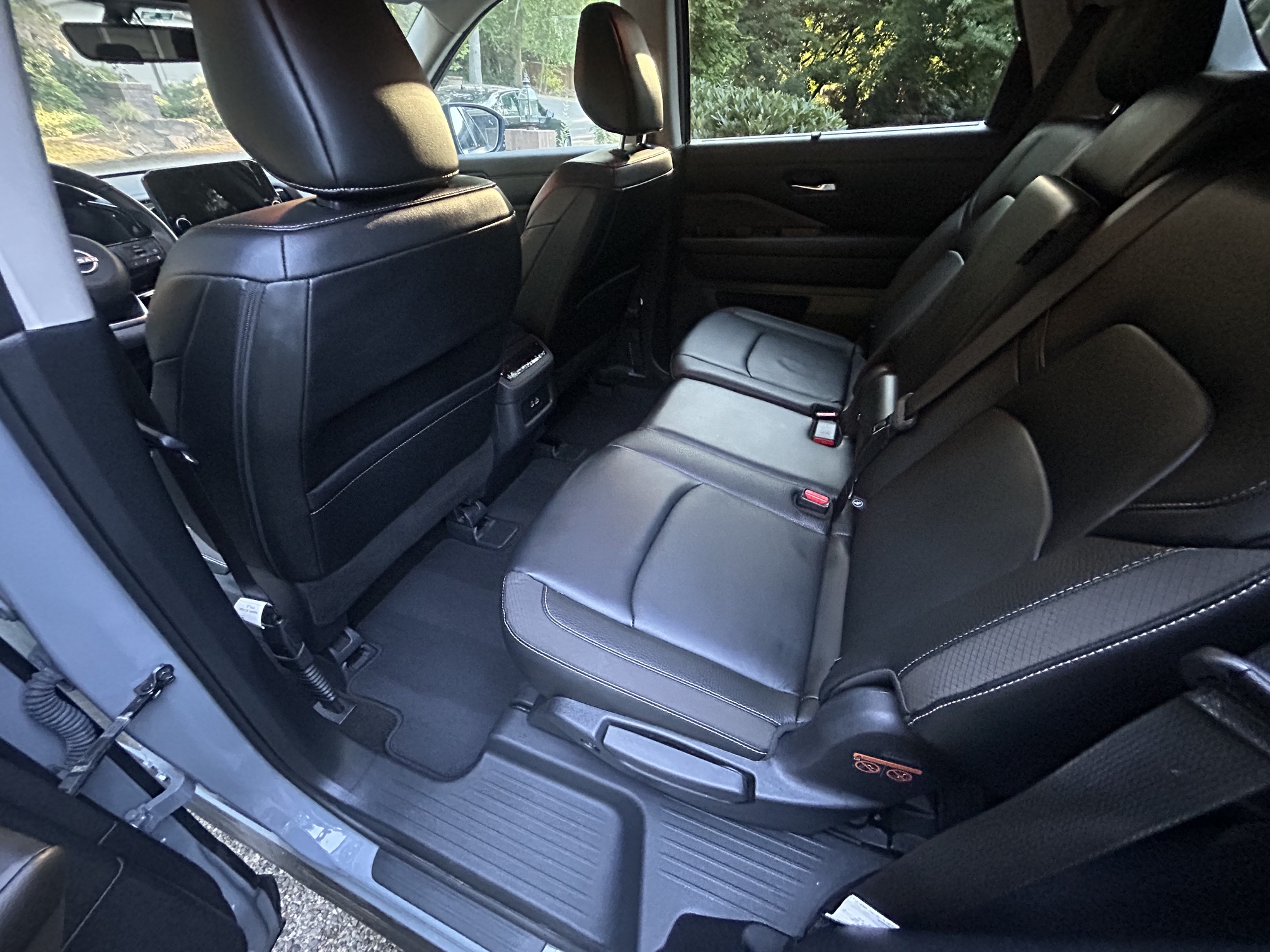 Used 2023 Nissan Pathfinder SL AWD/4WD image 8