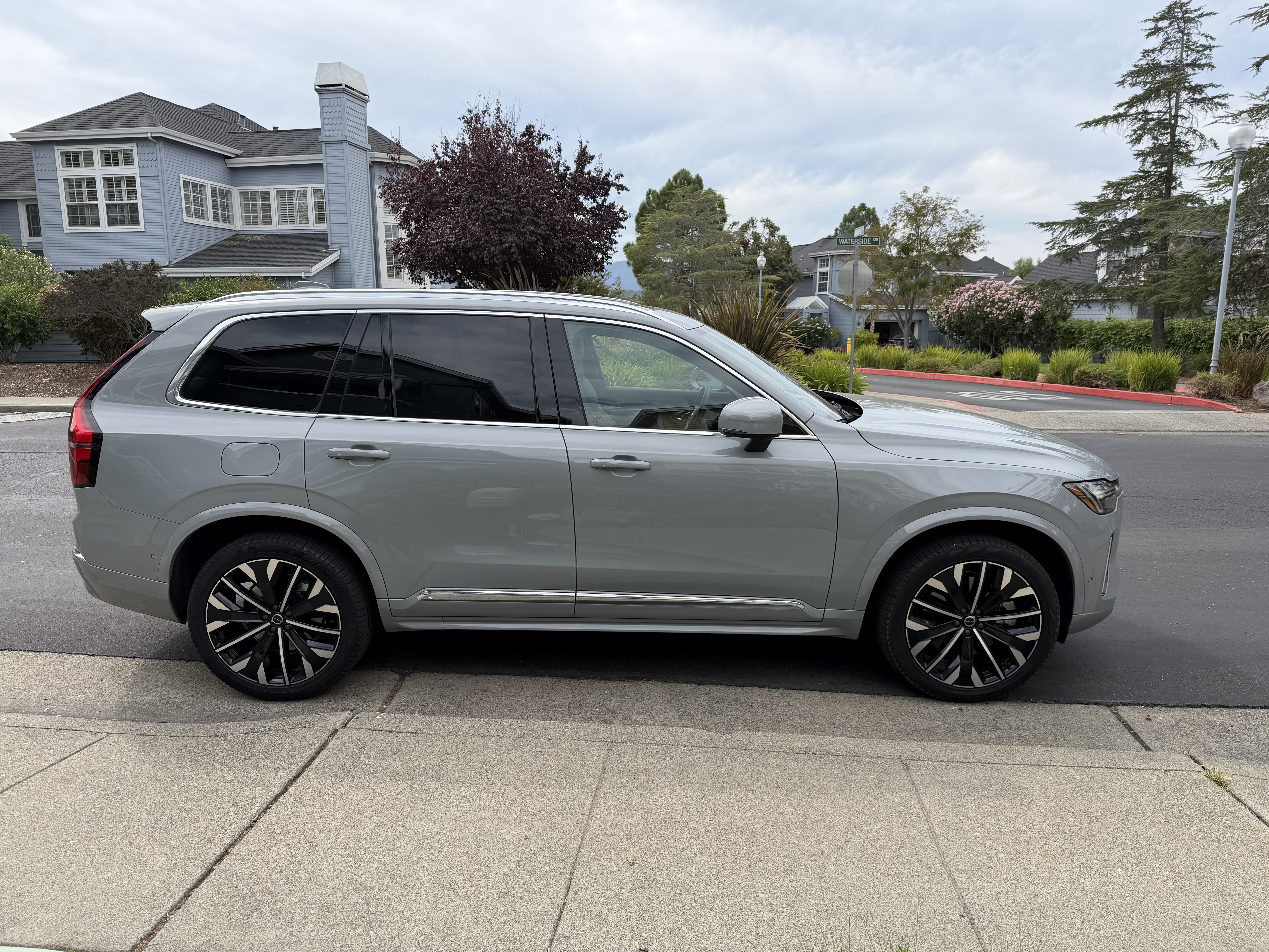 Used 2026 Volvo XC90 T8 Plus w/ Protection Package Premier AWD/4WD image 1