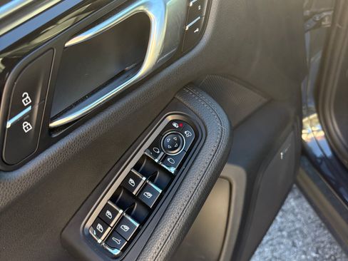 Used 2020 Porsche Macan S image 9