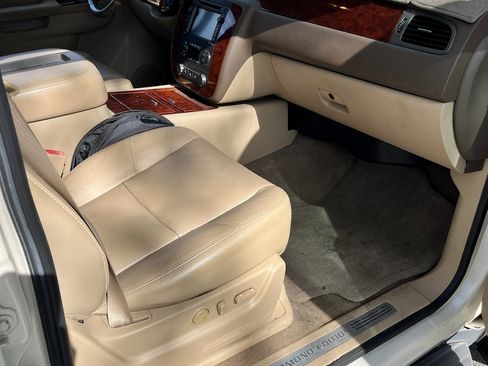 Used 2010 Chevrolet Suburban LTZ image 23