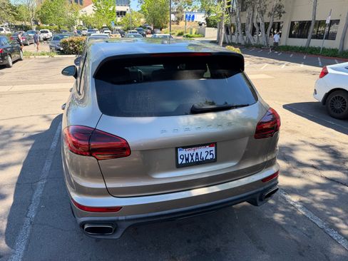 Used 2018 Porsche Cayenne AWD/4WD image 5