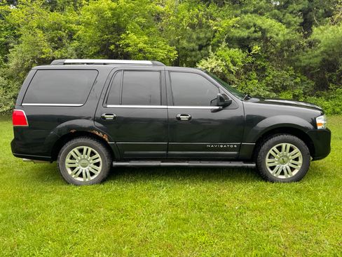 Used 2013 Lincoln Navigator 4WD w/ HD Trailer Tow Pkg image 1