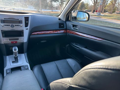 Used 2011 Subaru Outback 2.5i Limited w/ PWR Moonroof Pkg image 11