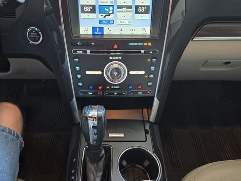 Used 2018 Ford Explorer Limited image 4