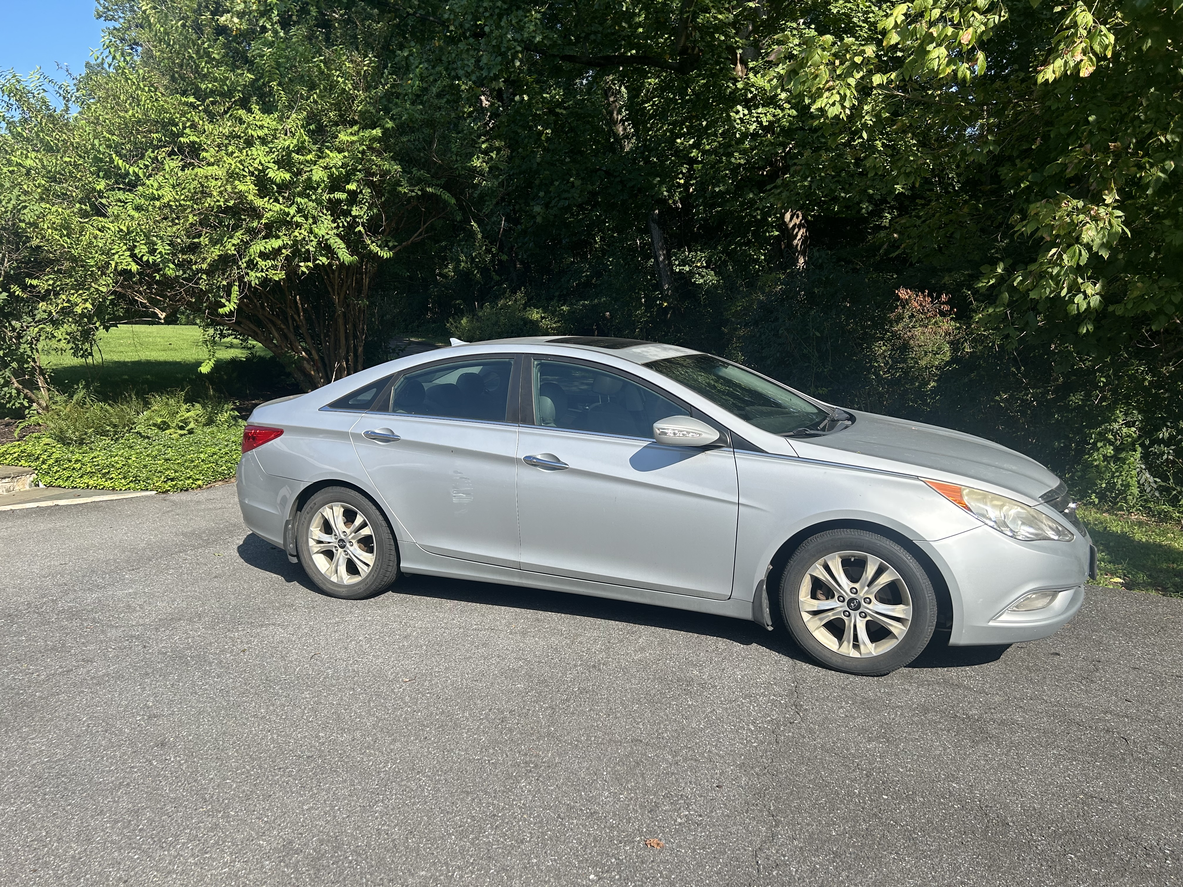 Used 2011 Hyundai Sonata Limited w/ Navigation Pkg 5 FWD image 6