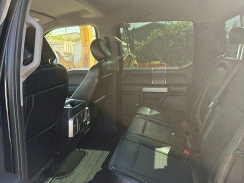 Used 2018 Ford F250 Lariat w/ Lariat Value Package AWD/4WD image 5