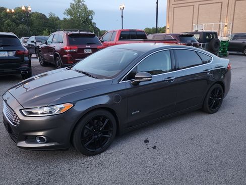 Used 2016 Ford Fusion Energi SE image 2
