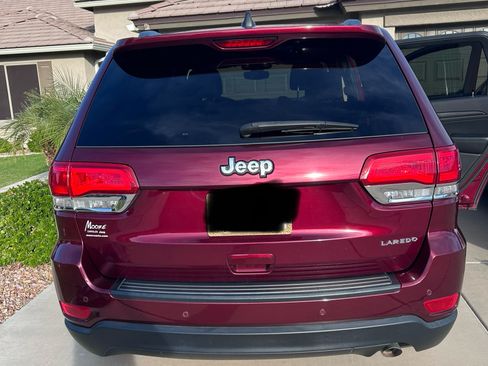 Used 2019 Jeep Grand Cherokee Laredo w/ 18" Wheel & 8.4" Radio Group image 9