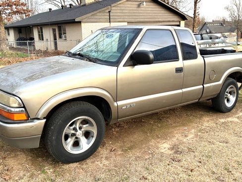Used 2001 Chevrolet S10 Pickup LS w/ Preferred Equipment Group image 6