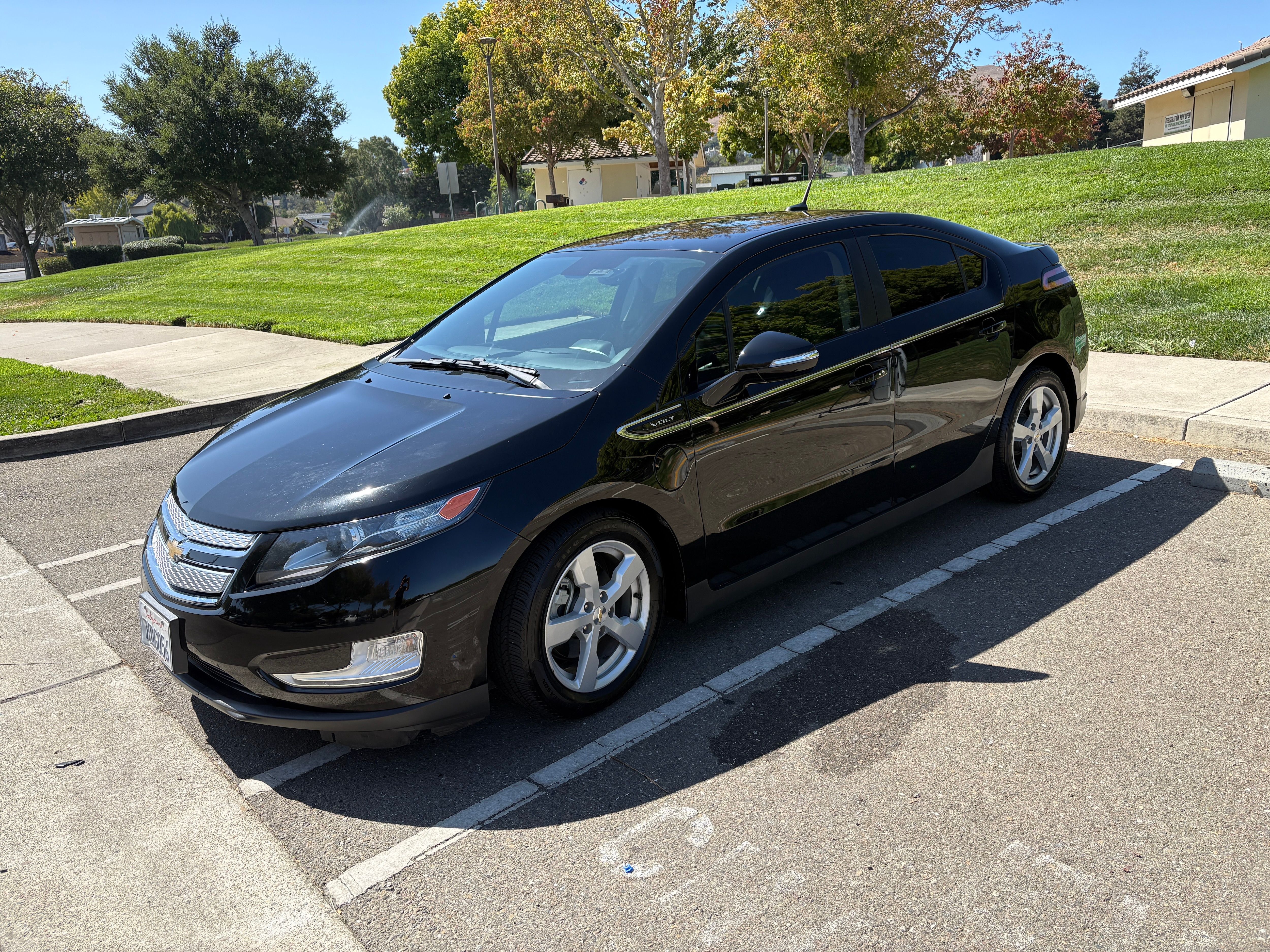 Used 2013 Chevrolet Volt w/ Enhanced Safety Package 1 FWD image 1