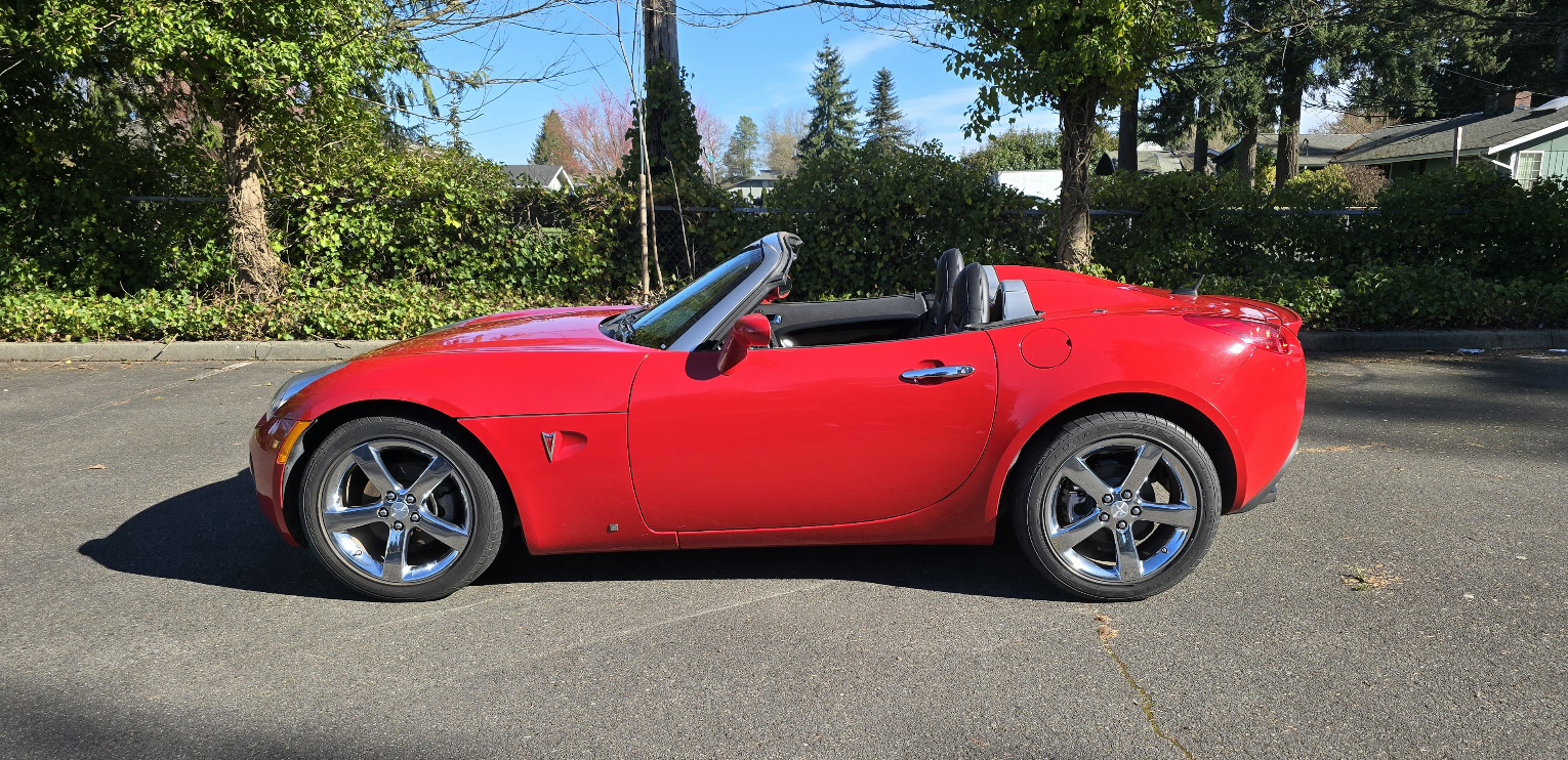 Used 2008 Pontiac Solstice GXP w/ Premium Package RWD image 1