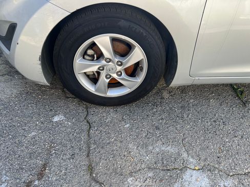 Used 2015 Hyundai Elantra SE FWD image 30