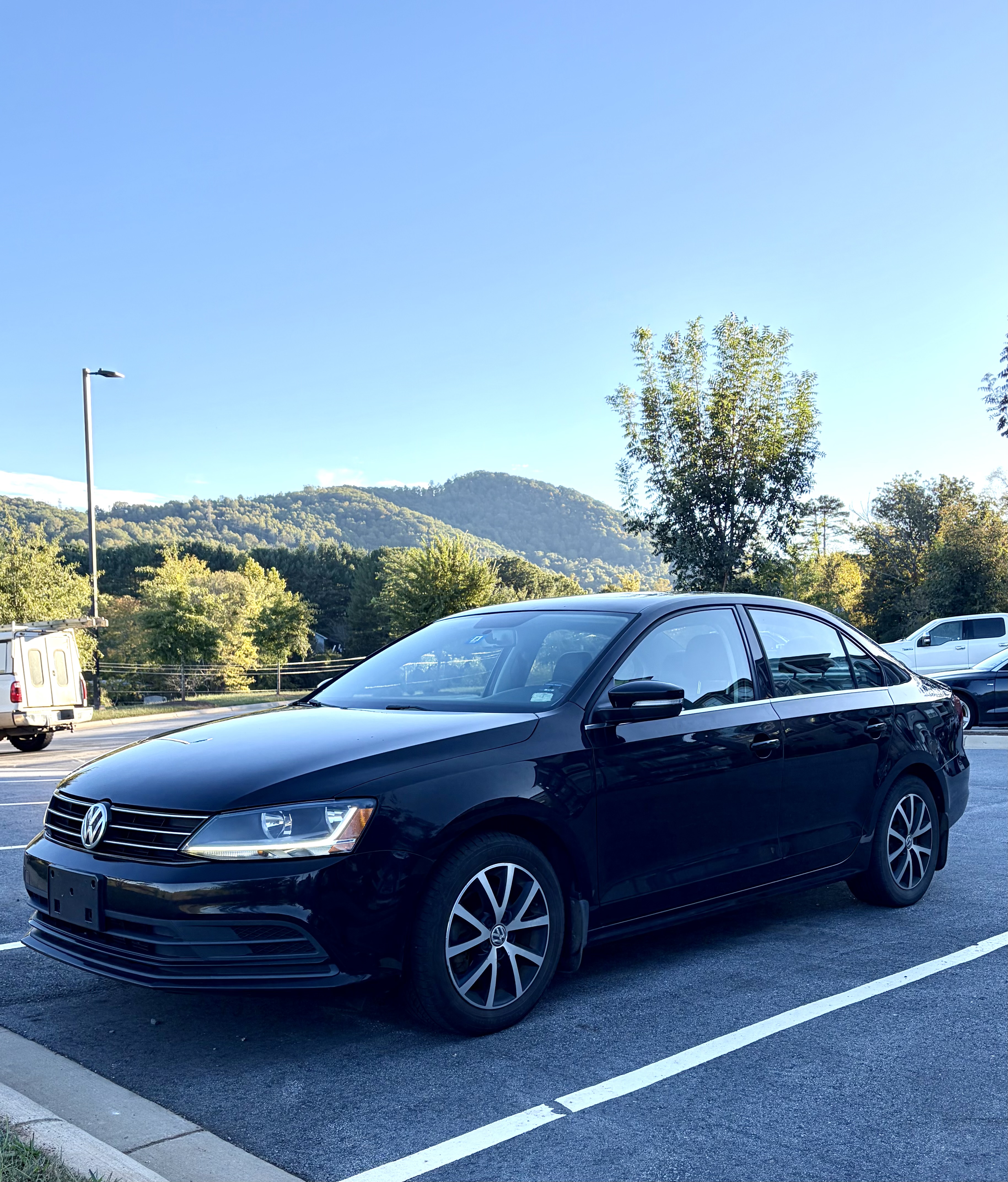 Used 2017 Volkswagen Jetta SE FWD image 1