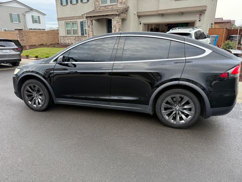 Used 2018 Tesla Model X 75D image 6
