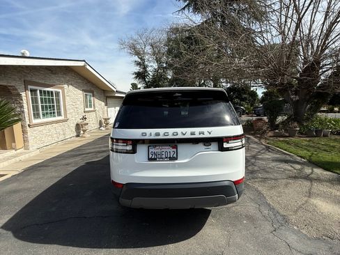 Used 2018 Land Rover Discovery SE image 10
