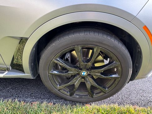 Used 2023 BMW X7 xDrive40i w/ M Sport Package image 28