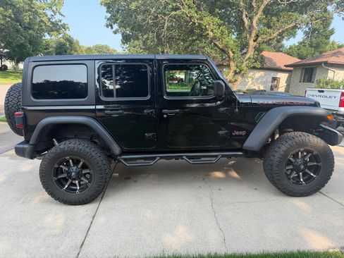 Used 2021 Jeep Wrangler Unlimited Rubicon AWD/4WD image 2