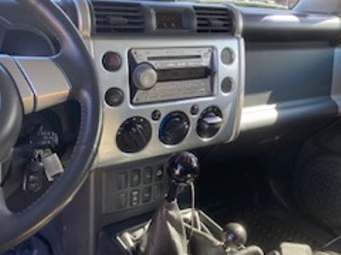 Used 2007 Toyota FJ Cruiser Sport Utility 2D image 10