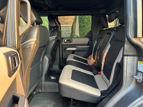 Used 2023 Ford Bronco Wildtrak image 17