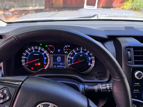 Used 2018 Toyota 4Runner TRD Off-Road Premium AWD/4WD image 13
