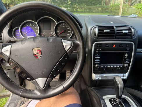 Used 2010 Porsche Cayenne GTS image 12