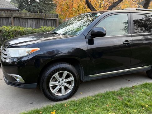 Used 2011 Toyota Highlander 4WD image 1
