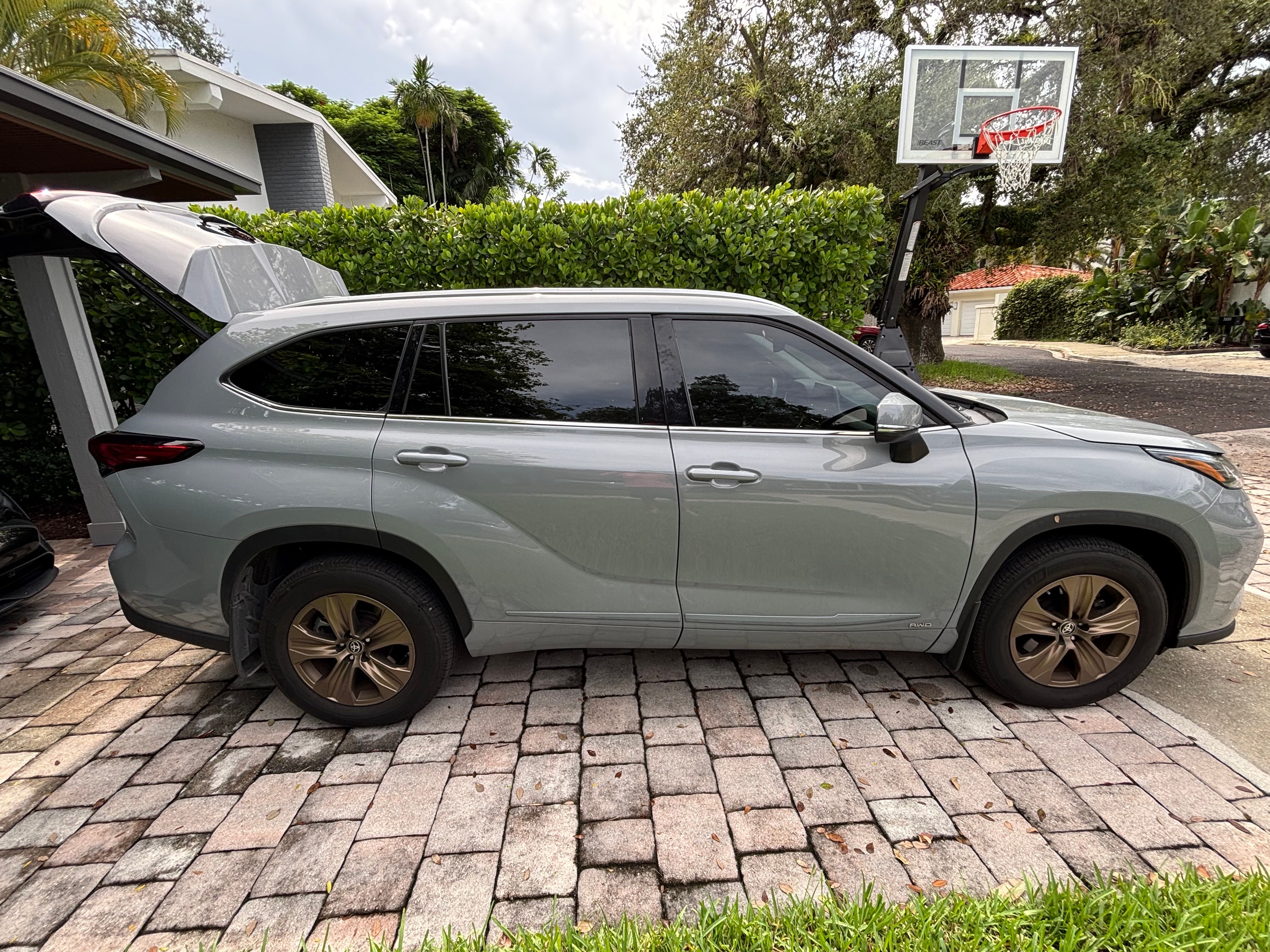 Used 2022 Toyota Highlander Bronze Edition AWD/4WD image 9
