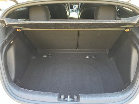 Used 2019 Hyundai Veloster 2.0 image 9