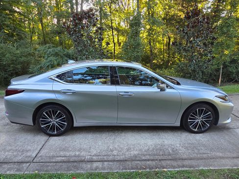 Used 2022 Lexus ES 350 w/ Premium Package image 16