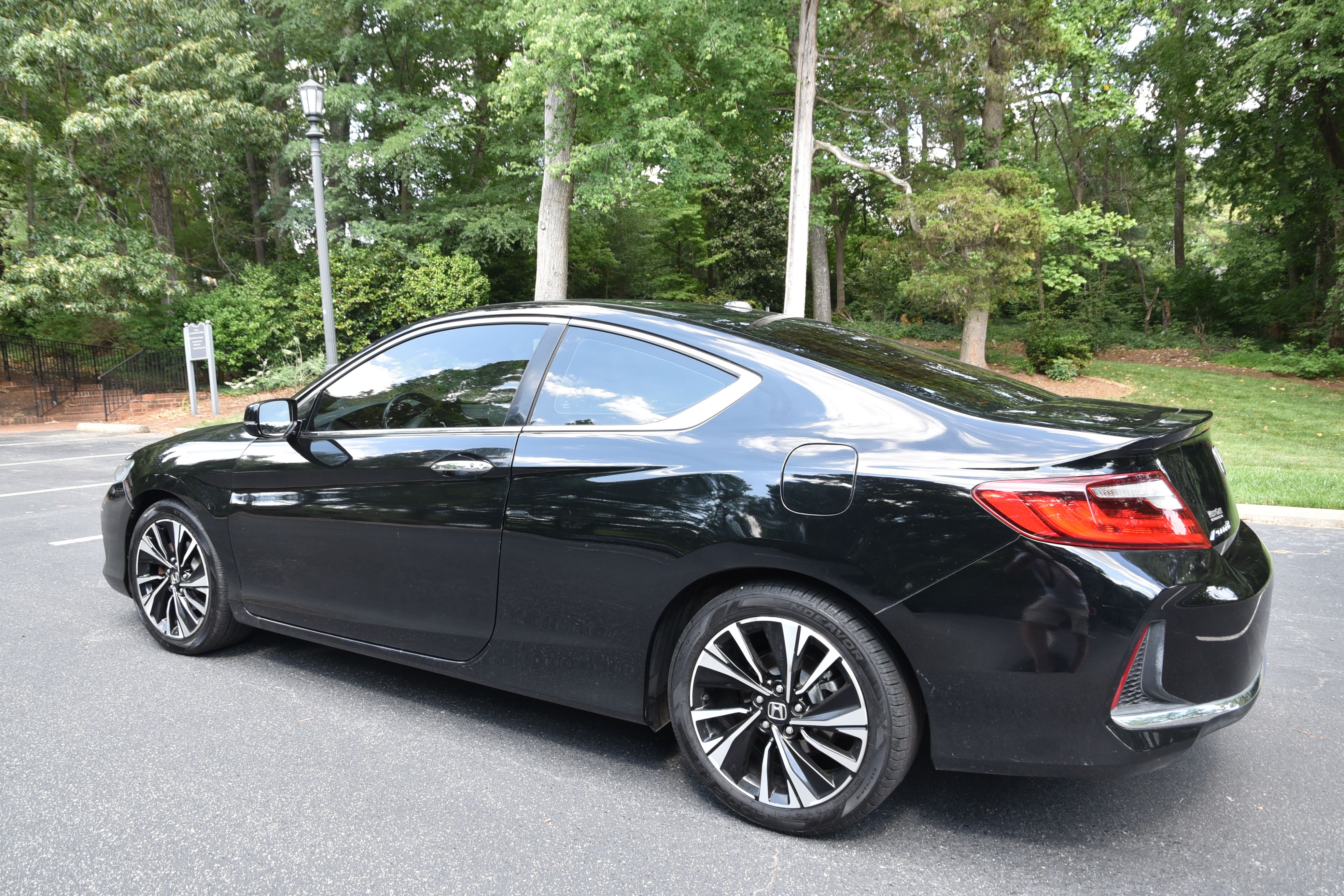 Used 2017 Honda Accord EX-L image 10