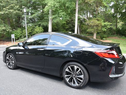 Used 2017 Honda Accord EX-L image 10