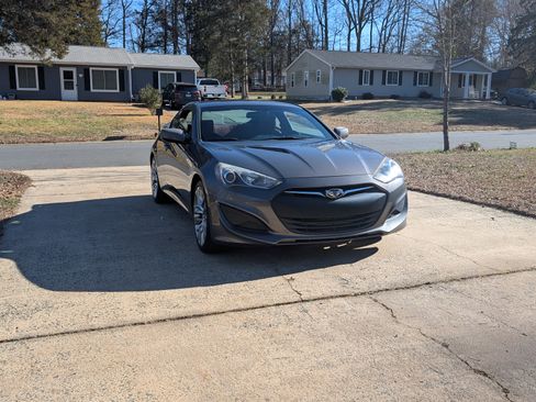 Used 2013 Hyundai Genesis 2.0T image 1