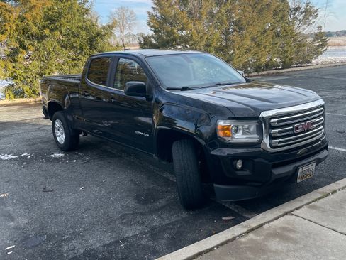 Used 2018 GMC Canyon SLE image 1