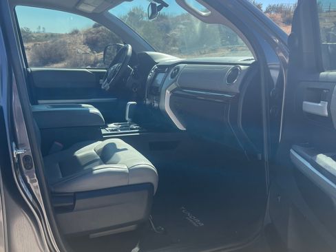 Used 2016 Toyota Tundra Limited w/ Limited Premium Package AWD/4WD image 11