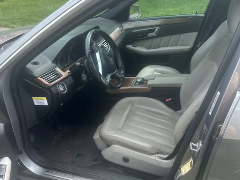 Used 2012 Mercedes-Benz E 550 4MATIC Sedan image 9