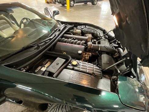 Used 2000 Chevrolet Corvette Convertible w/ Memory Pkg image 12