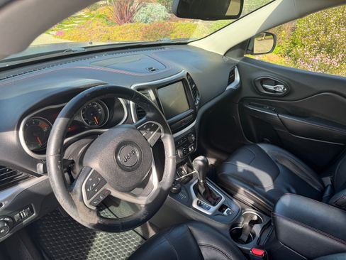 Used 2016 Jeep Cherokee Trailhawk w/ Leather Interior Group image 6