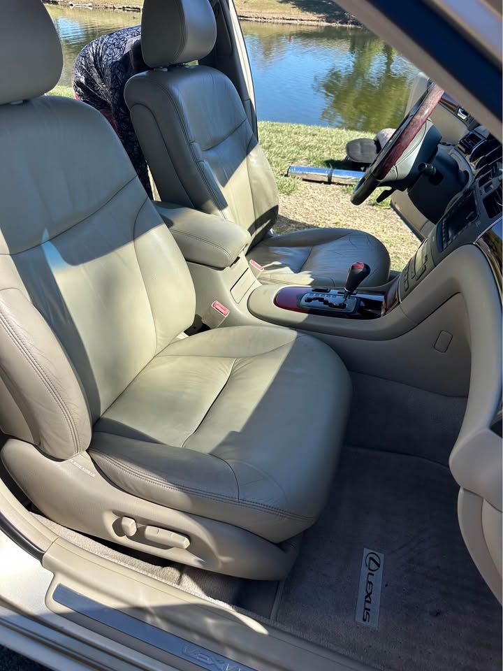 Used 2002 Lexus ES 330 FWD image 2