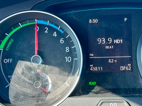 Used 2016 Volkswagen e-Golf SE FWD image 4