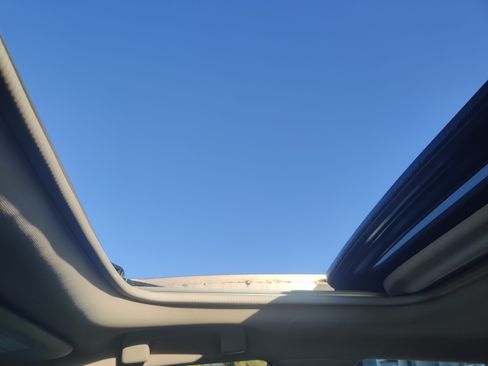 Used 2019 Toyota Corolla LE image 16