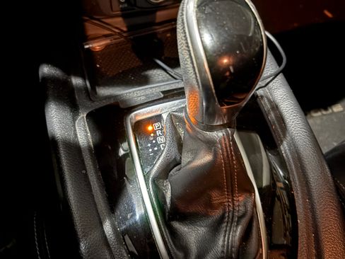 Used 2017 Nissan Rogue SV image 31