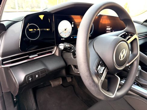 Used 2024 Hyundai Elantra SEL image 20